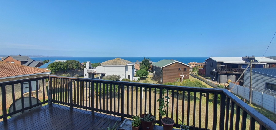 3 Bedroom Property for Sale in Boggomsbaai Western Cape